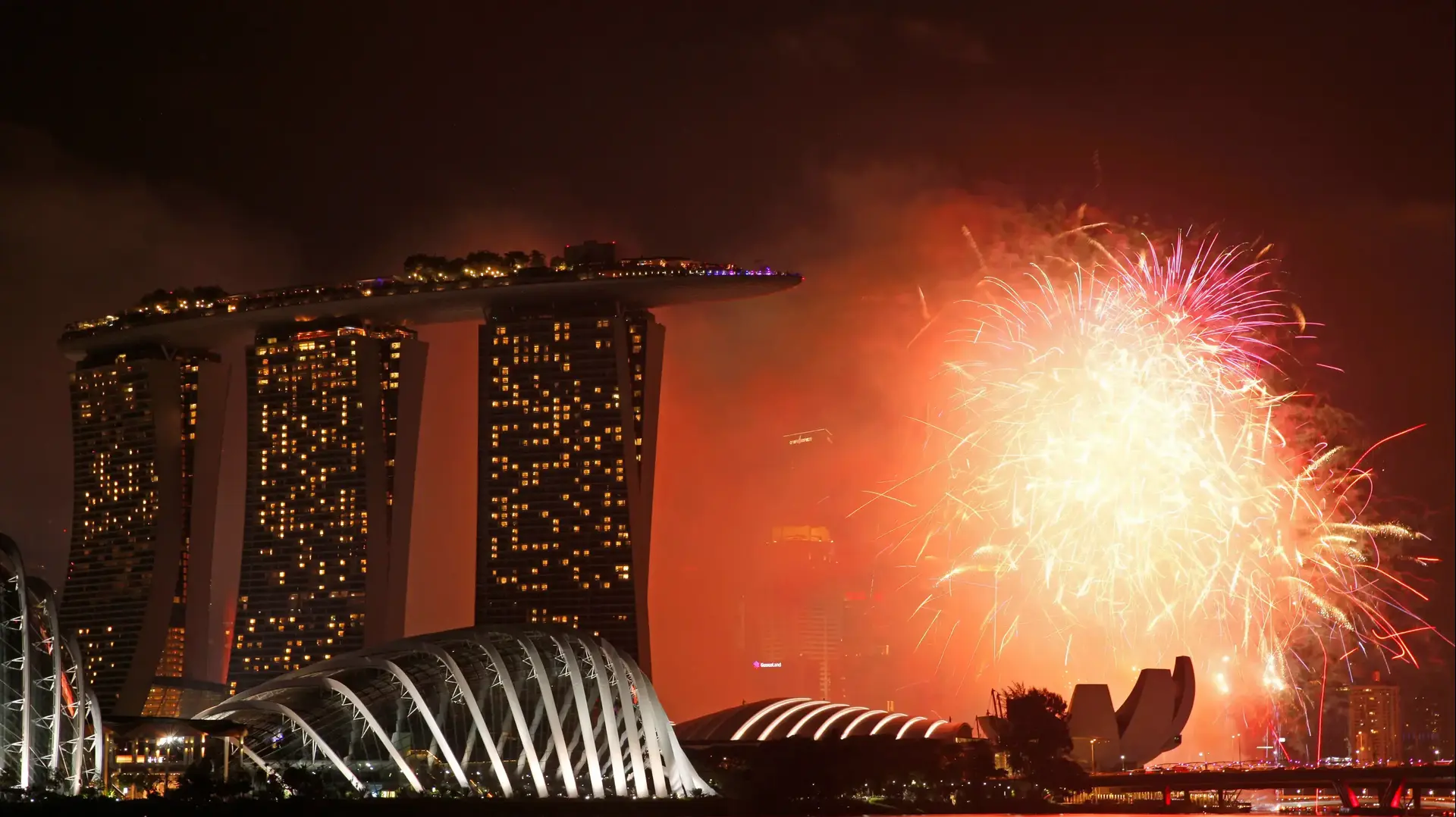 חגיגות השנה החדשה במרינה ביי, סינגפור, 31 בדצמבר 2016 חגיגות השנה החדשה במרינה ביי, סינגפור, 31 בדצמבר 2016