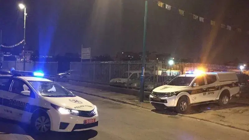 יחידות שיטור משולב סמוך לביתו של ראש עיריית לוד יאיר רביבו. דצמבר 2016 יחידות שיטור משולב סמוך לביתו של ראש עיריית לוד יאיר רביבו. דצמבר 2016