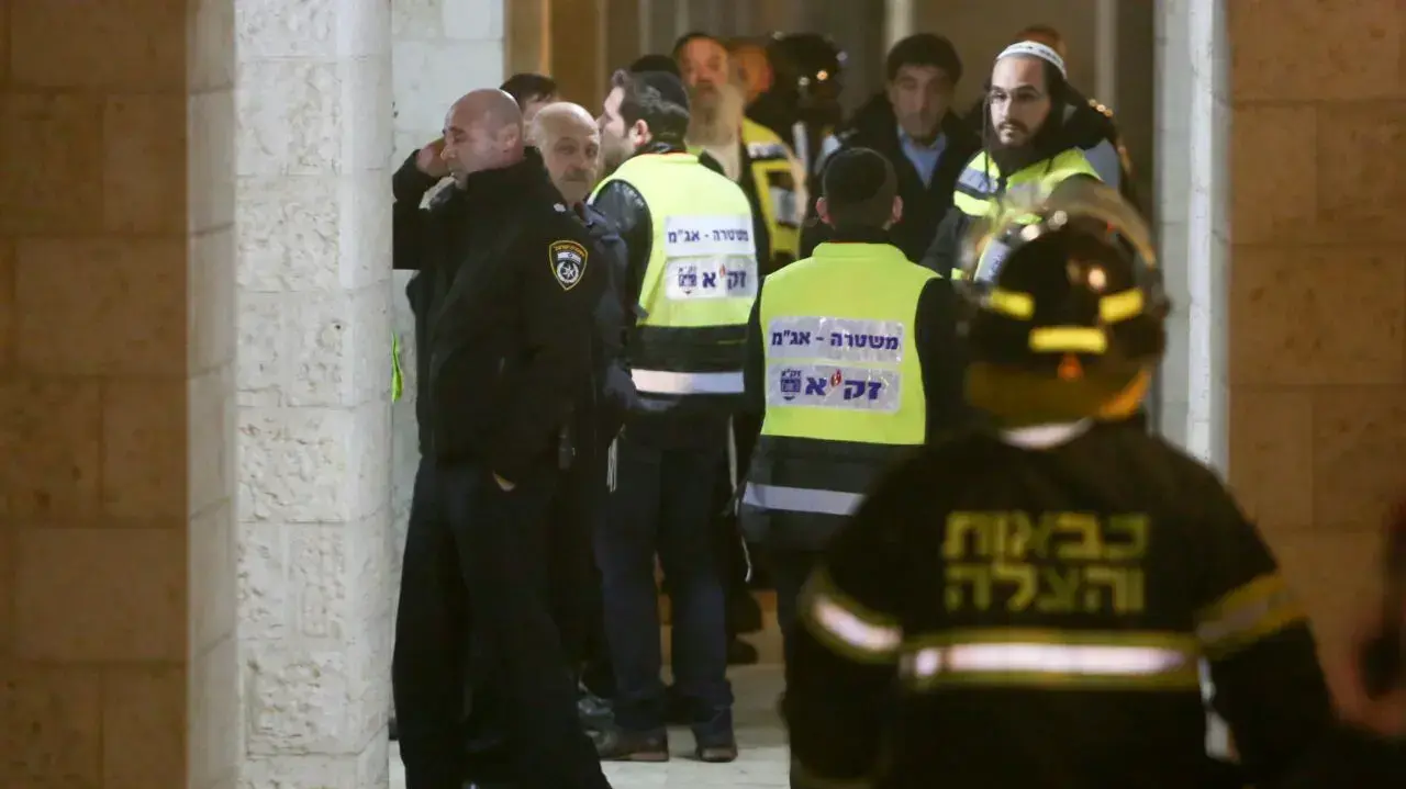 דירה ברחוב דרך חברון בירושלים בה פרצה שריפה והתרחשו התאבדות ורצח, 1 בינואר 2017 דירה ברחוב דרך חברון בירושלים בה פרצה שריפה והתרחשו התאבדות ורצח, 1 בינואר 2017