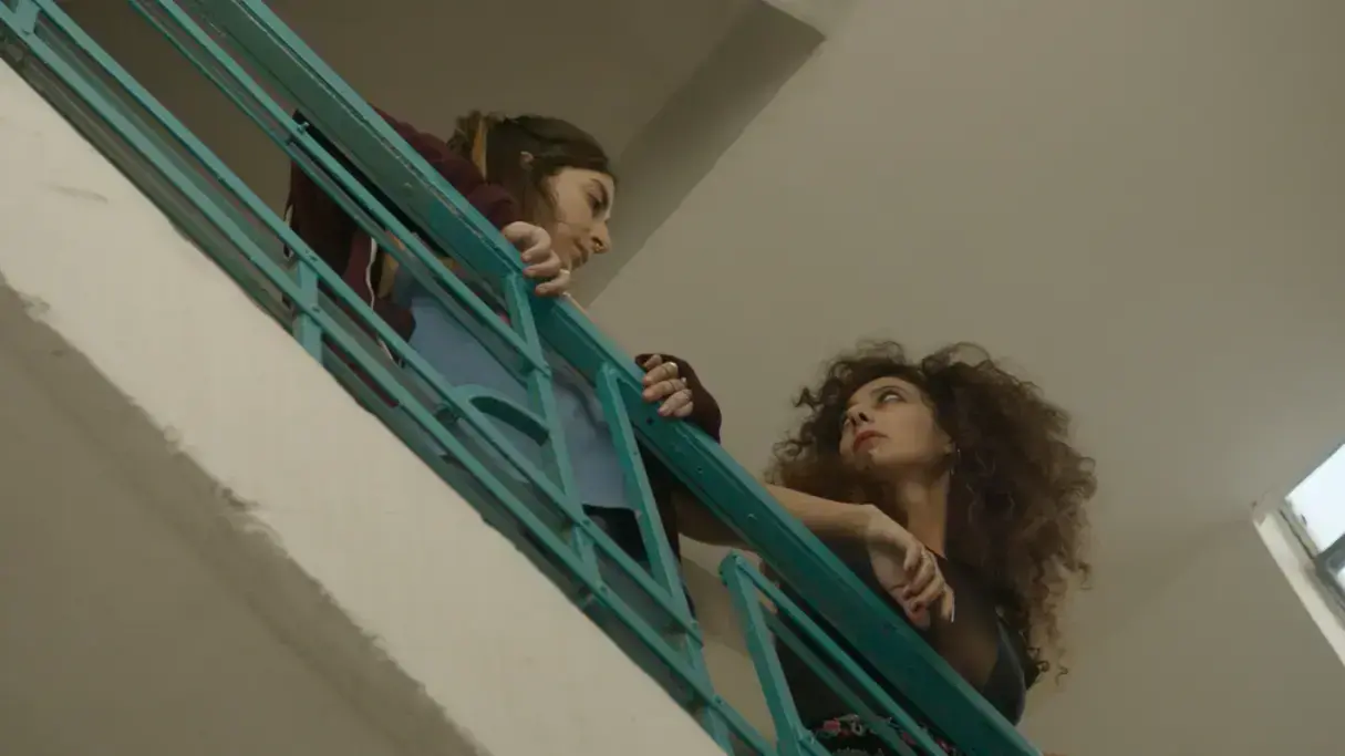 לא פה לא שם לא פה לא שם