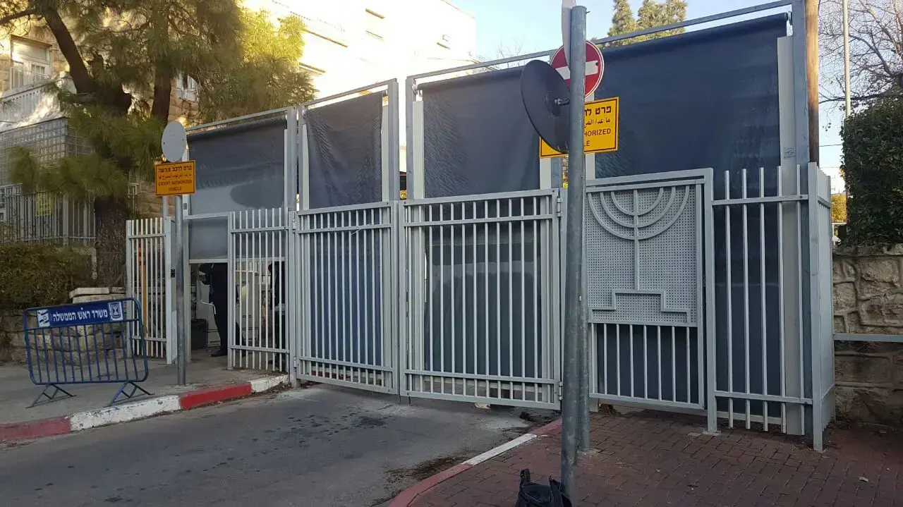מעון ראש הממשלה הבוקר טרם הגעתם של החוקרים אל ראש הממשלה בנימין נתניהו , 2 בינואר 2017 מעון ראש הממשלה הבוקר טרם הגעתם של החוקרים אל ראש הממשלה בנימין נתניהו , 2 בינואר 2017