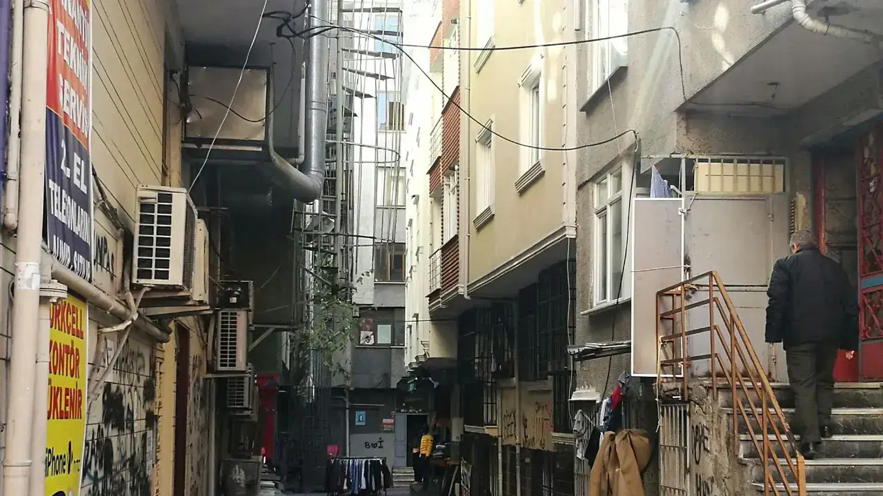 שכונת זייטנבורנו, ממנה יצא המחבל מפיגוע הירי באיסטנבול, טורקיה. ינואר 2017 שכונת זייטנבורנו, ממנה יצא המחבל מפיגוע הירי באיסטנבול, טורקיה. ינואר 2017