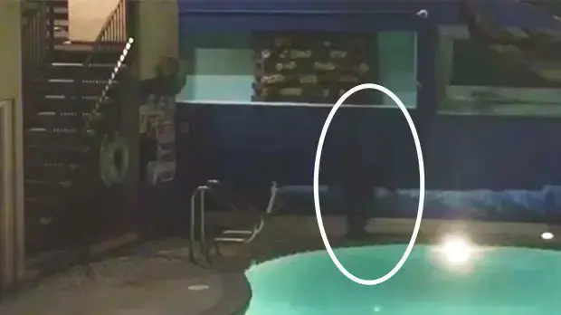 קפיצה לבריכה שהסתיימה רע