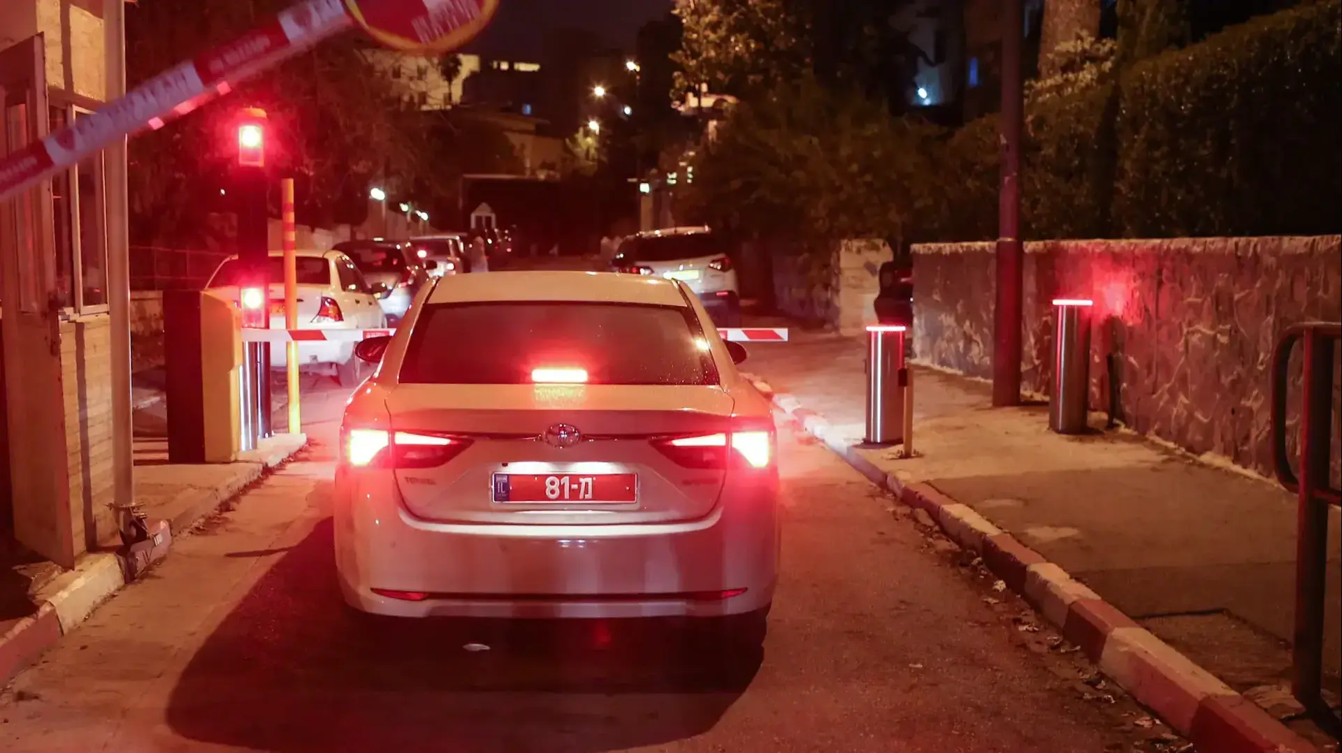 רכב החוקרים נכנס למעון רה"מ, ירושלים. 2 בינואר 2017 רכב החוקרים נכנס למעון רה"מ, ירושלים. 2 בינואר 2017