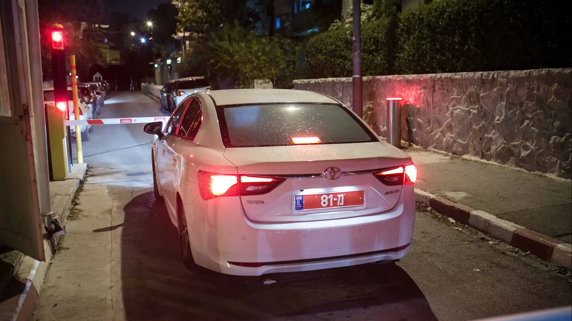 רכב החוקרים נכנס למעון רה"מ, ירושלים. 2 בינואר 2017 רכב החוקרים נכנס למעון רה"מ, ירושלים. 2 בינואר 2017