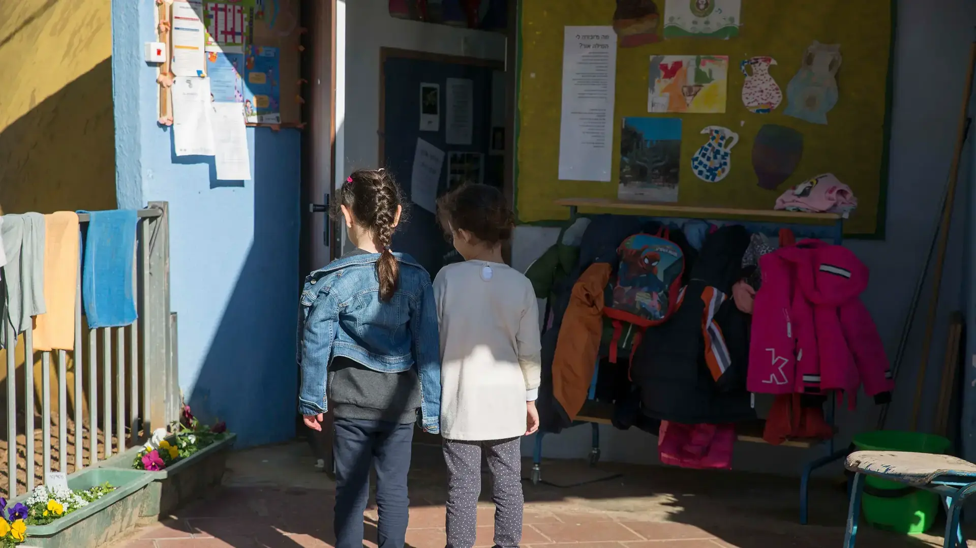 הורים מביאים את ילדיהם לגנים ובתי הספר לאחר ביטול השביתה של הסתדרות המורים הבוקר, 3 בינואר 2017 הורים מביאים את ילדיהם לגנים ובתי הספר לאחר ביטול השביתה של הסתדרות המורים הבוקר, 3 בינואר 2017