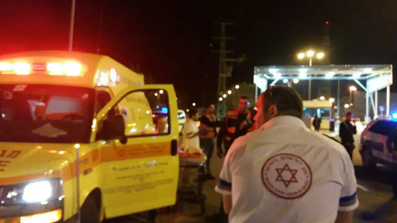 פינוי הפצועים מפיגוע הדריסה במחסום ג'למה. ינואר 2017 פינוי הפצועים מפיגוע הדריסה במחסום ג'למה. ינואר 2017