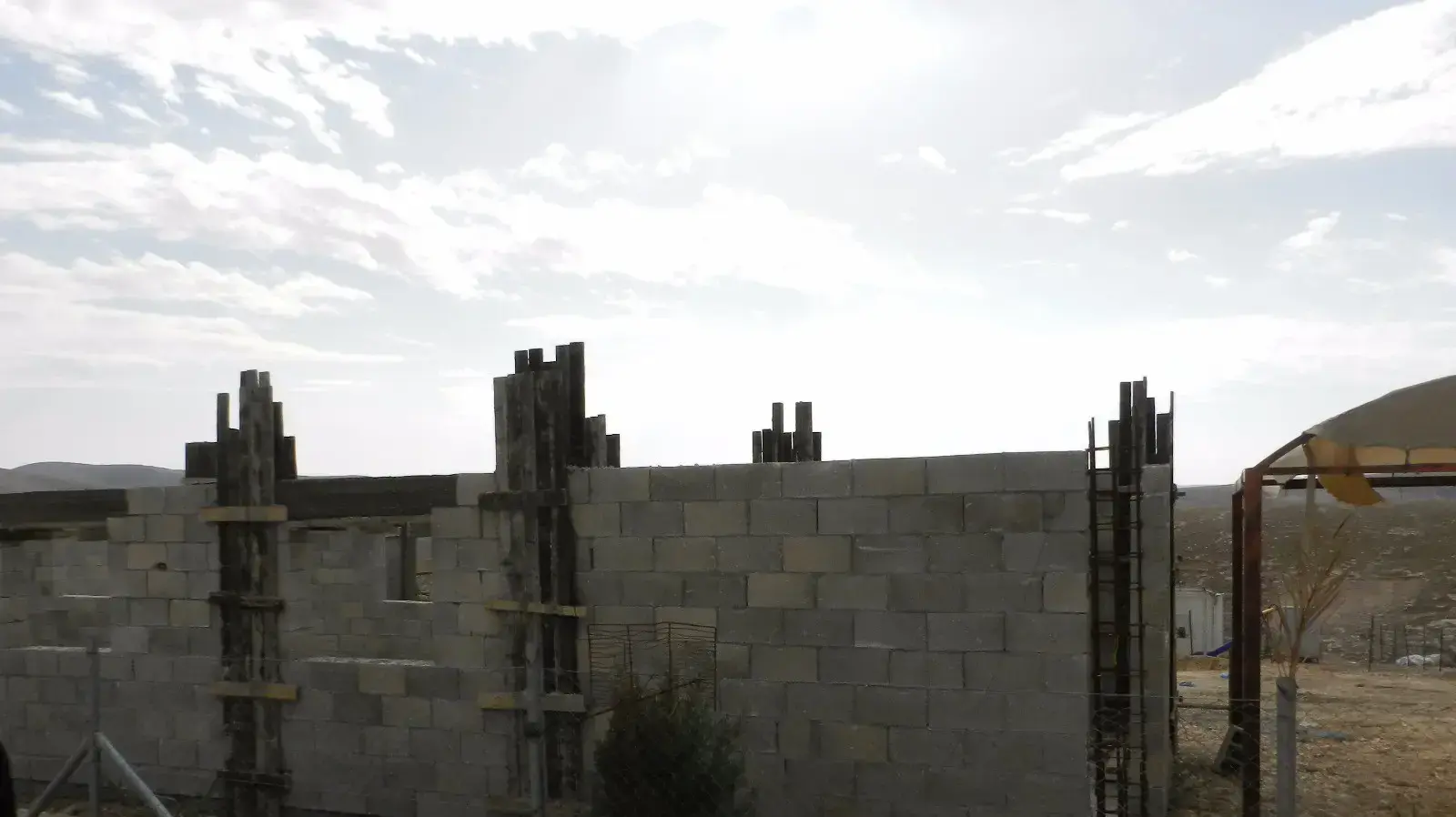 האיחוד האירופאי מממן בניית בית ספר בלתי חוקי על אדמות מדינה, גוש עציון. ינואר 2017 האיחוד האירופאי מממן בניית בית ספר בלתי חוקי על אדמות מדינה, גוש עציון. ינואר 2017