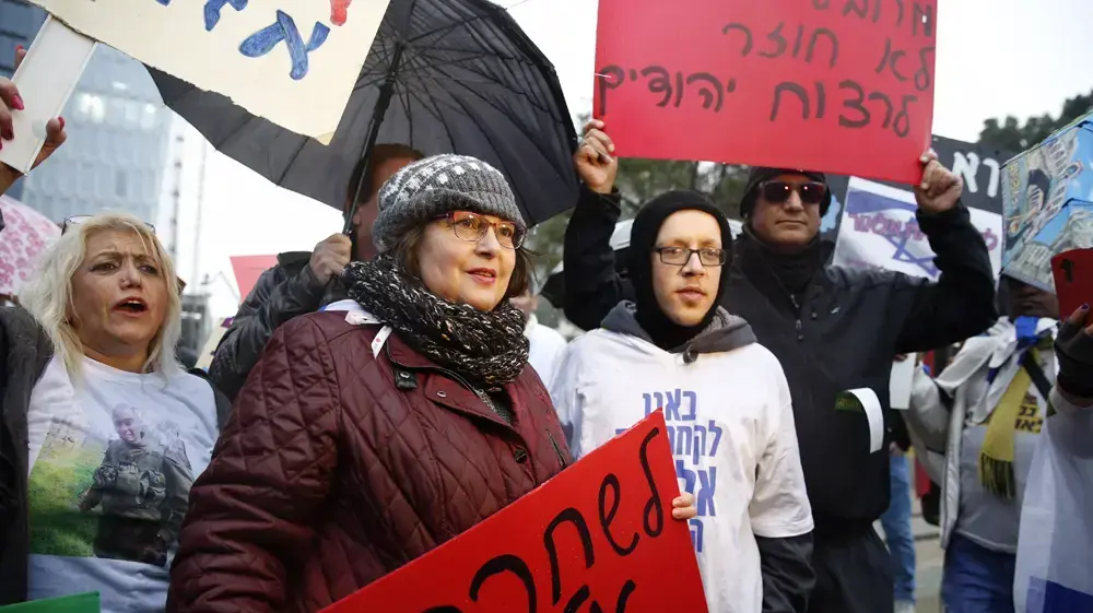 הפגנה למען החייל אלאור אזריה בעת הכרעת דינו, קריה, תל אביב. ינואר 2017 הפגנה למען החייל אלאור אזריה בעת הכרעת דינו, קריה, תל אביב. ינואר 2017