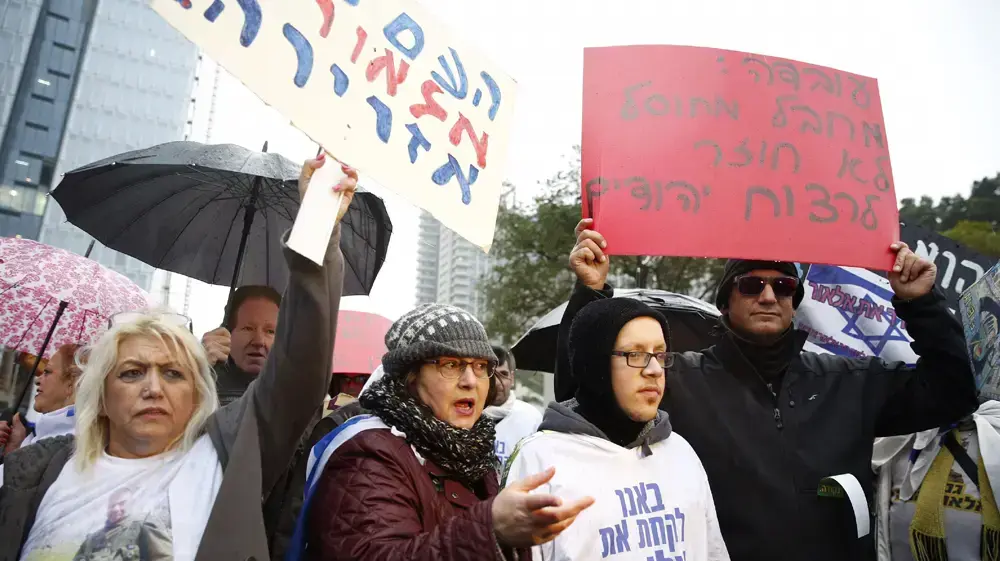 הפגנה למען החייל אלאור אזריה בעת הכרעת דינו, קריה, תל אביב. ינואר 2017 הפגנה למען החייל אלאור אזריה בעת הכרעת דינו, קריה, תל אביב. ינואר 2017