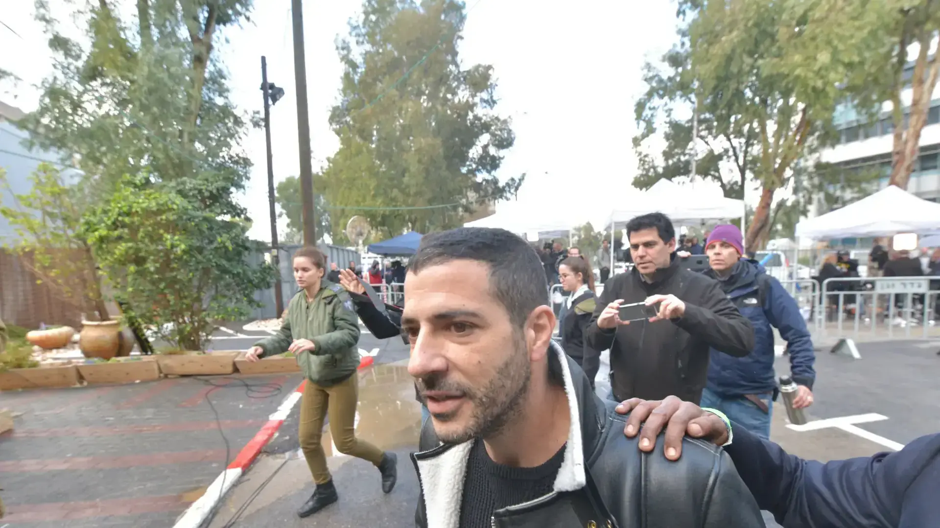 שרון גל בהכרעת דין לחייל אלאור אזריה, קריה, תל אביב. ינואר 2017 שרון גל בהכרעת דין לחייל אלאור אזריה, קריה, תל אביב. ינואר 2017