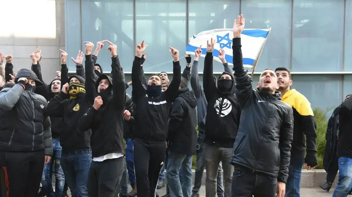 הפגנה למען החייל אלאור אזריה בעת הכרעת דינו, קריה, תל אביב. ינואר 2017 הפגנה למען החייל אלאור אזריה בעת הכרעת דינו, קריה, תל אביב. ינואר 2017