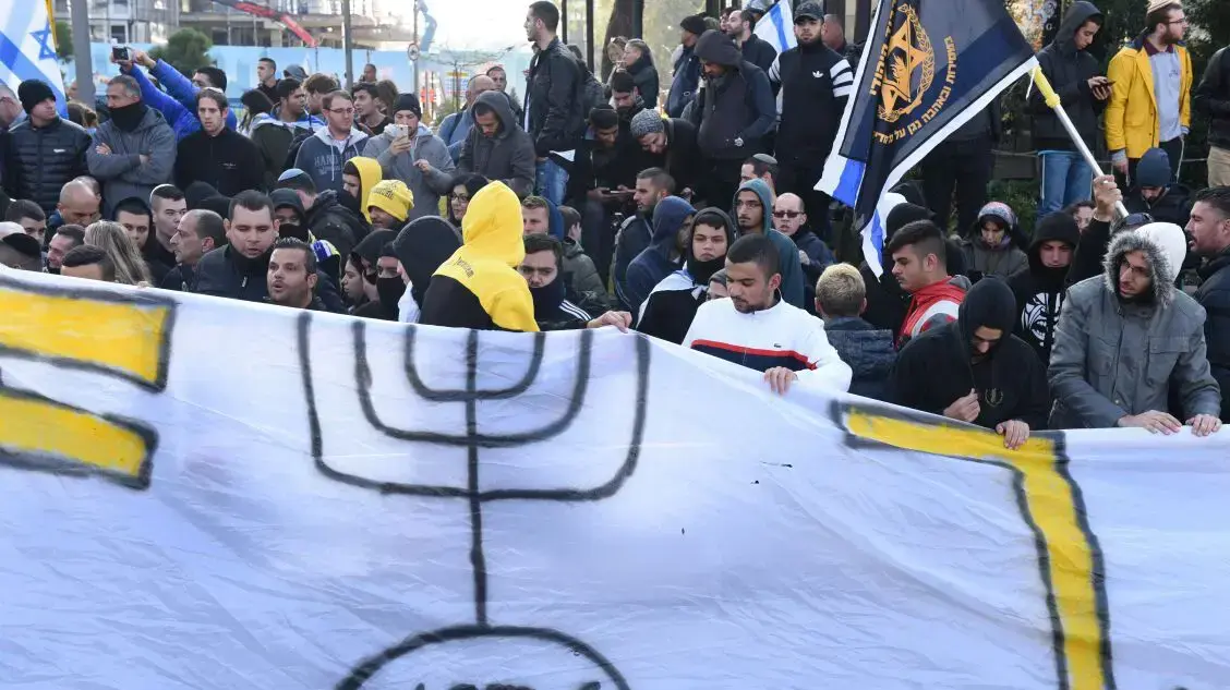 הפגנה למען החייל אלאור אזריה בעת הכרעת דינו, קריה, תל אביב. ינואר 2017 הפגנה למען החייל אלאור אזריה בעת הכרעת דינו, קריה, תל אביב. ינואר 2017