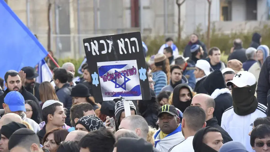 הפגנה למען החייל אלאור אזריה בעת הכרעת דינו, קריה, תל אביב. ינואר 2017 הפגנה למען החייל אלאור אזריה בעת הכרעת דינו, קריה, תל אביב. ינואר 2017