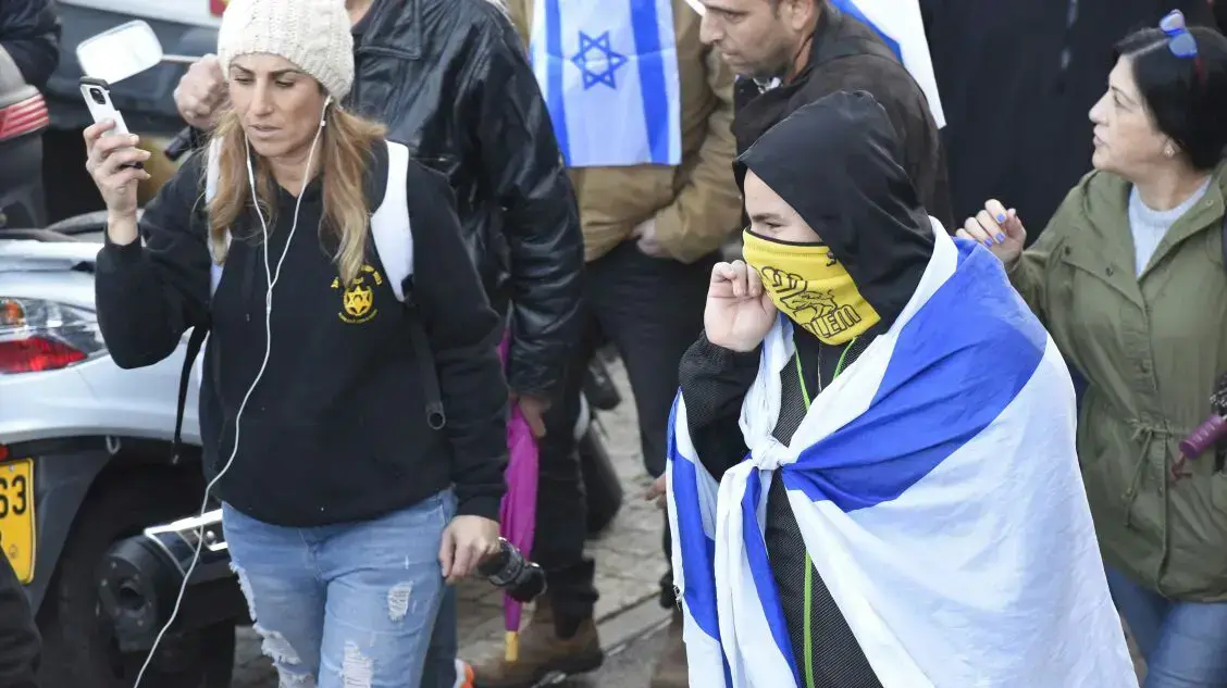 ברוך מרזל בהפגנה למען החייל אלאור אזריה בעת הכרעת דינו, קריה, תל אביב. ינואר 2017 ברוך מרזל בהפגנה למען החייל אלאור אזריה בעת הכרעת דינו, קריה, תל אביב. ינואר 2017