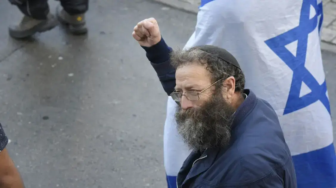 ברוך מרזל בהפגנה למען החייל אלאור אזריה בעת הכרעת דינו, קריה, תל אביב. ינואר 2017 ברוך מרזל בהפגנה למען החייל אלאור אזריה בעת הכרעת דינו, קריה, תל אביב. ינואר 2017