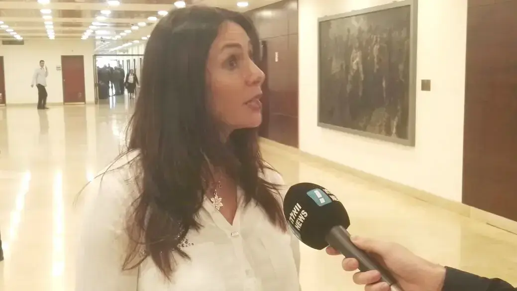 מירי רגב בעת הכרעת דינו של החייל אלאור אזריה, כנסת ינואר 2017 מירי רגב בעת הכרעת דינו של החייל אלאור אזריה, כנסת ינואר 2017