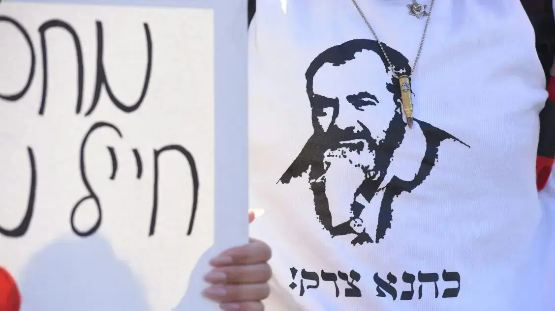 הפגנה למען החייל אלאור אזריה בעת הכרעת דינו, קריה, תל אביב. ינואר 2017 הפגנה למען החייל אלאור אזריה בעת הכרעת דינו, קריה, תל אביב. ינואר 2017