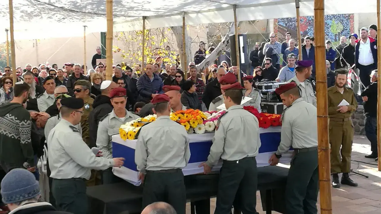 הלוויתו של חגי בן ארי, שנפצע במבצע "צוק איתן", בית עלמין נוב. ינואר 2017