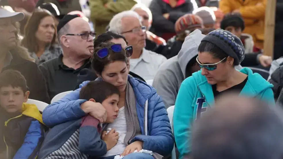 הלוויתו של חגי בן ארי, שנפצע במבצע "צוק איתן", בית עלמין נוב. ינואר 2017 הלוויתו של חגי בן ארי, שנפצע במבצע "צוק איתן", בית עלמין נוב. ינואר 2017
