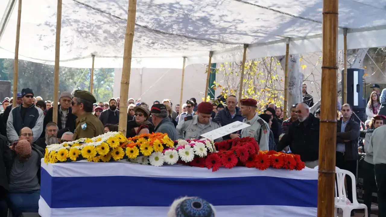 הלוויתו של חגי בן ארי, שנפצע במבצע "צוק איתן", בית עלמין נוב. ינואר 2017 הלוויתו של חגי בן ארי, שנפצע במבצע "צוק איתן", בית עלמין נוב. ינואר 2017