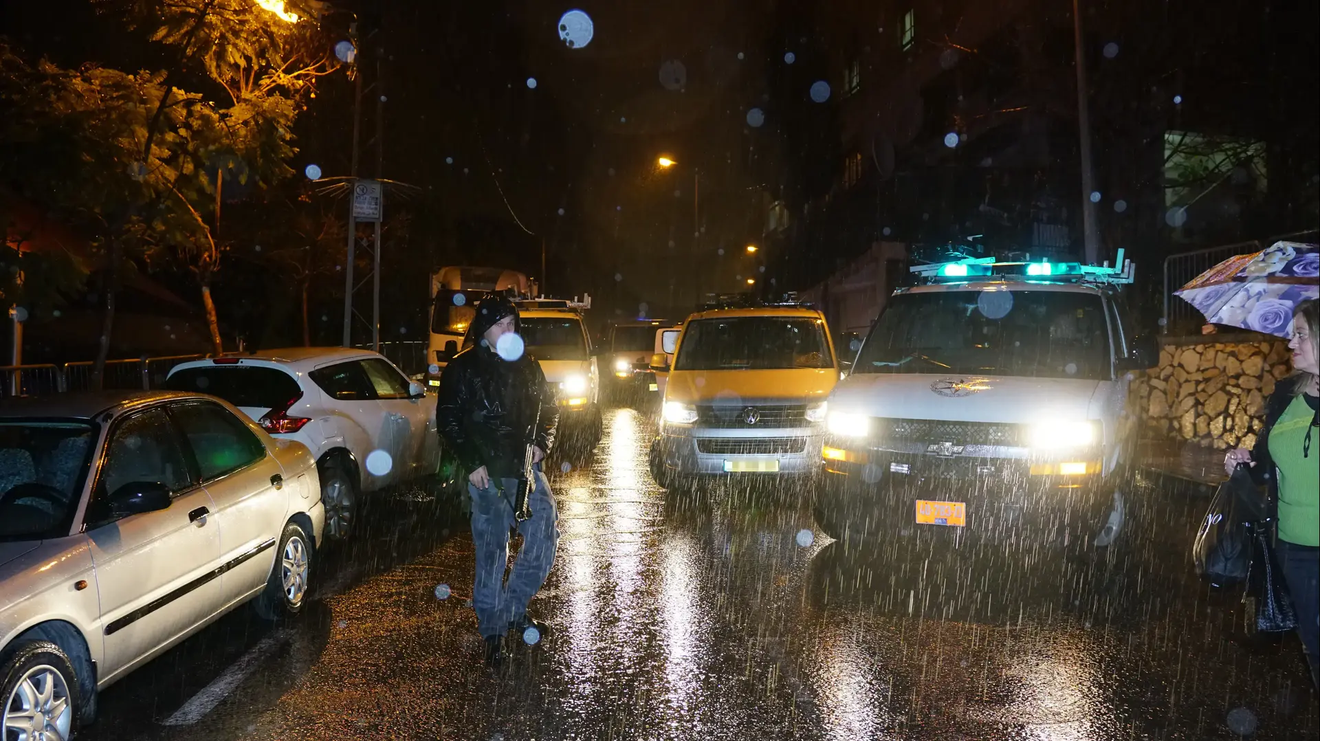 פשיטת המשטרה על מתחם בעיר התחתית בחיפה בעקבות הירי אתמול בחיפה. 4 בינואר 2017 פשיטת המשטרה על מתחם בעיר התחתית בחיפה בעקבות הירי אתמול בחיפה. 4 בינואר 2017