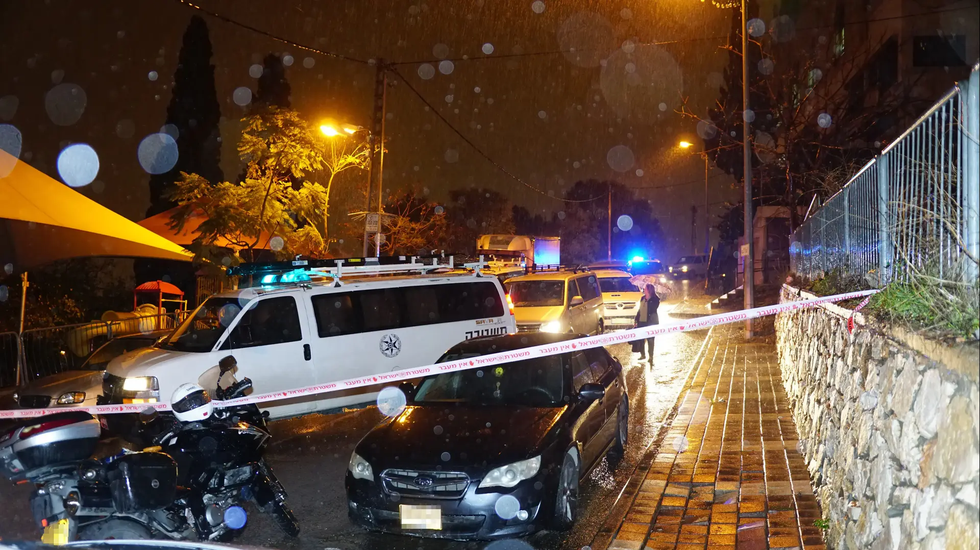 פשיטת המשטרה על מתחם בעיר התחתית בחיפה בעקבות הירי אתמול בחיפה. 4 בינואר 2017 פשיטת המשטרה על מתחם בעיר התחתית בחיפה בעקבות הירי אתמול בחיפה. 4 בינואר 2017
