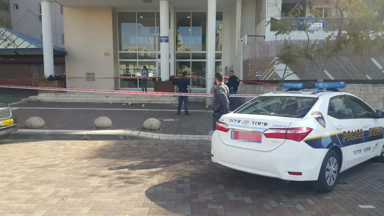 יהודי דקר ופצע ערבי קל עד בינוני ברחוב העצמאות באשדוד, 5 בינואר 2017 יהודי דקר ופצע ערבי קל עד בינוני ברחוב העצמאות באשדוד, 5 בינואר 2017