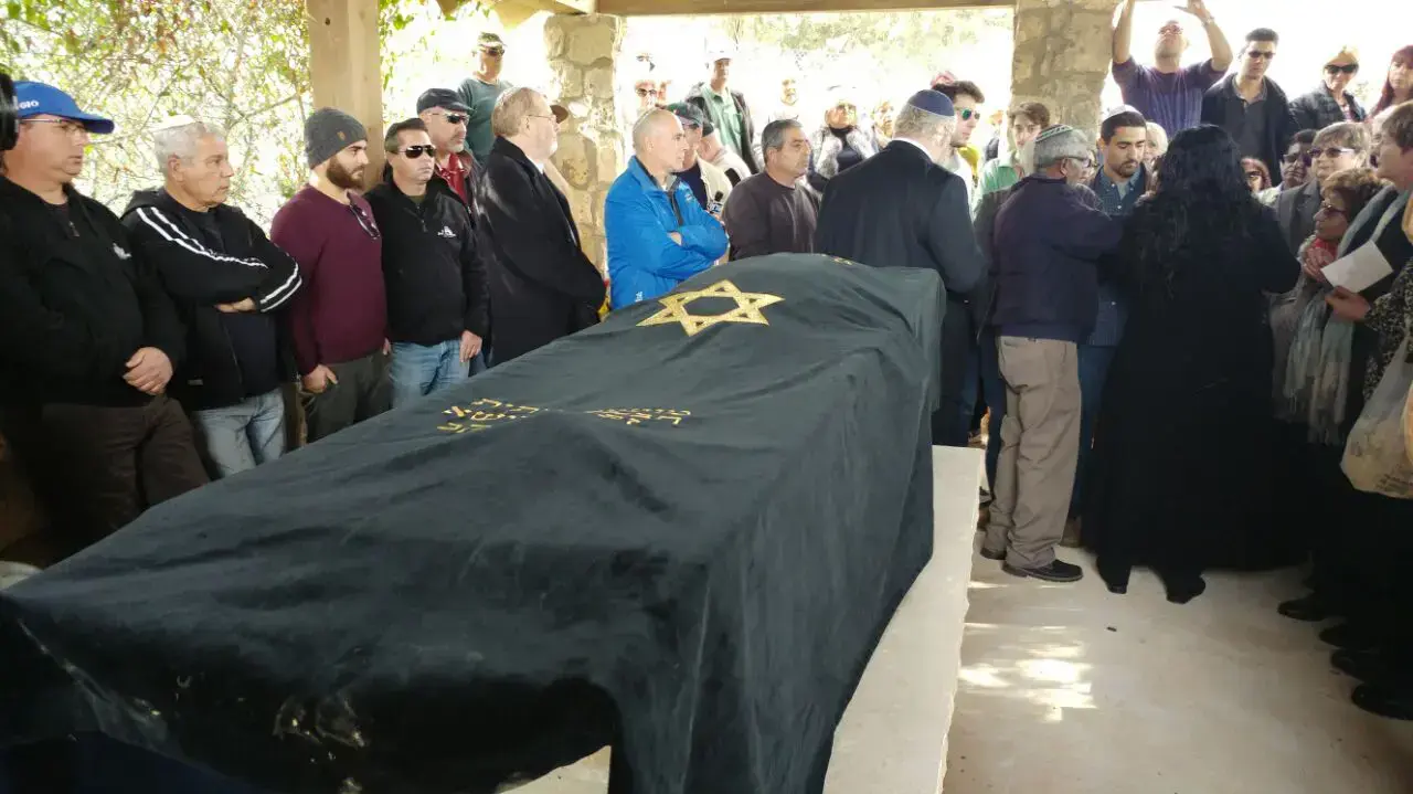 הלויתו של גיא כפרי במושב עופר הלויתו של גיא כפרי במושב עופר
