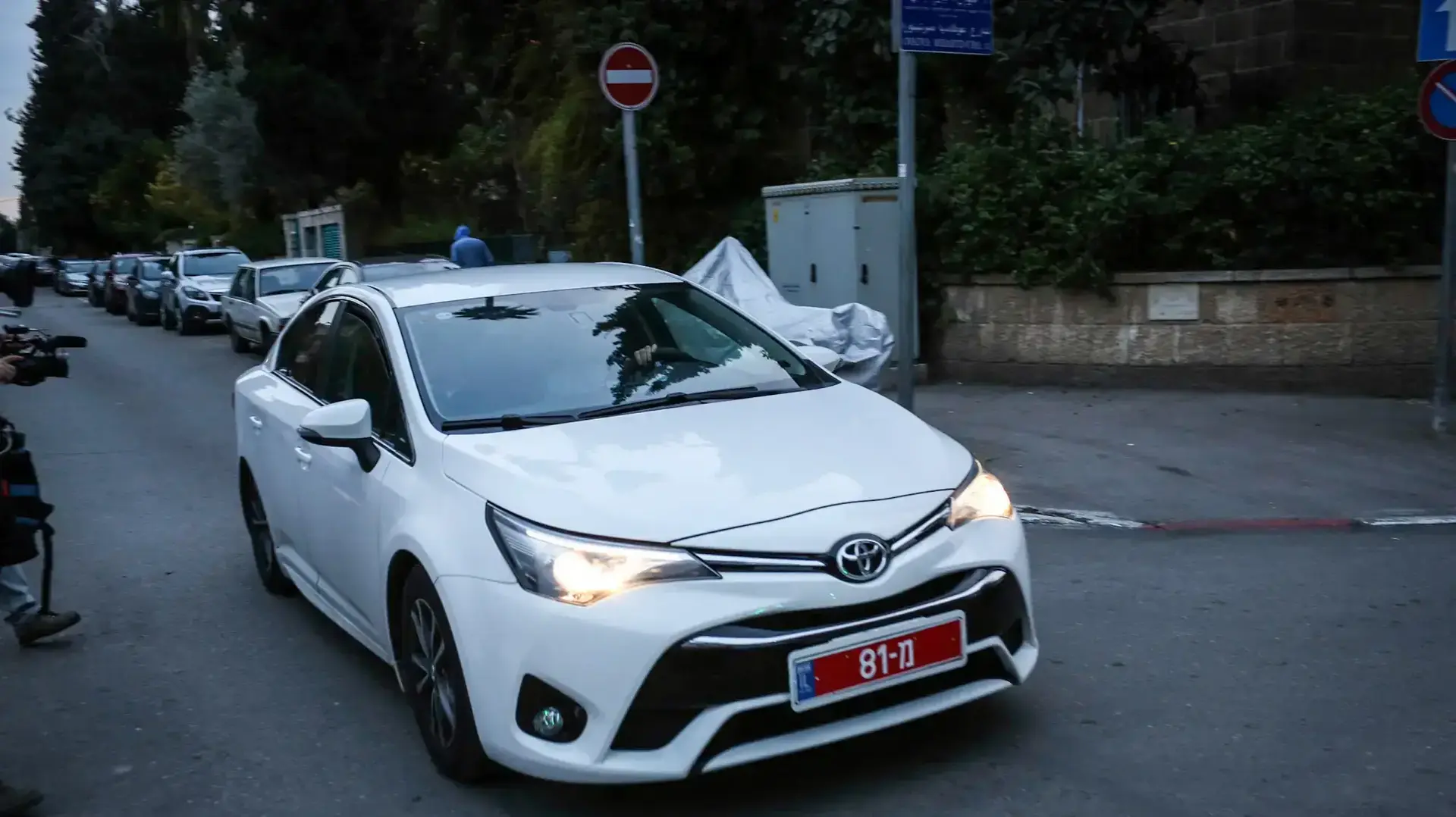 רכב משטרה נכנס למעון ראש הממשלה לקראת חקירת בנימין נתניהו. 5 בינואר 2017 רכב משטרה נכנס למעון ראש הממשלה לקראת חקירת בנימין נתניהו. 5 בינואר 2017