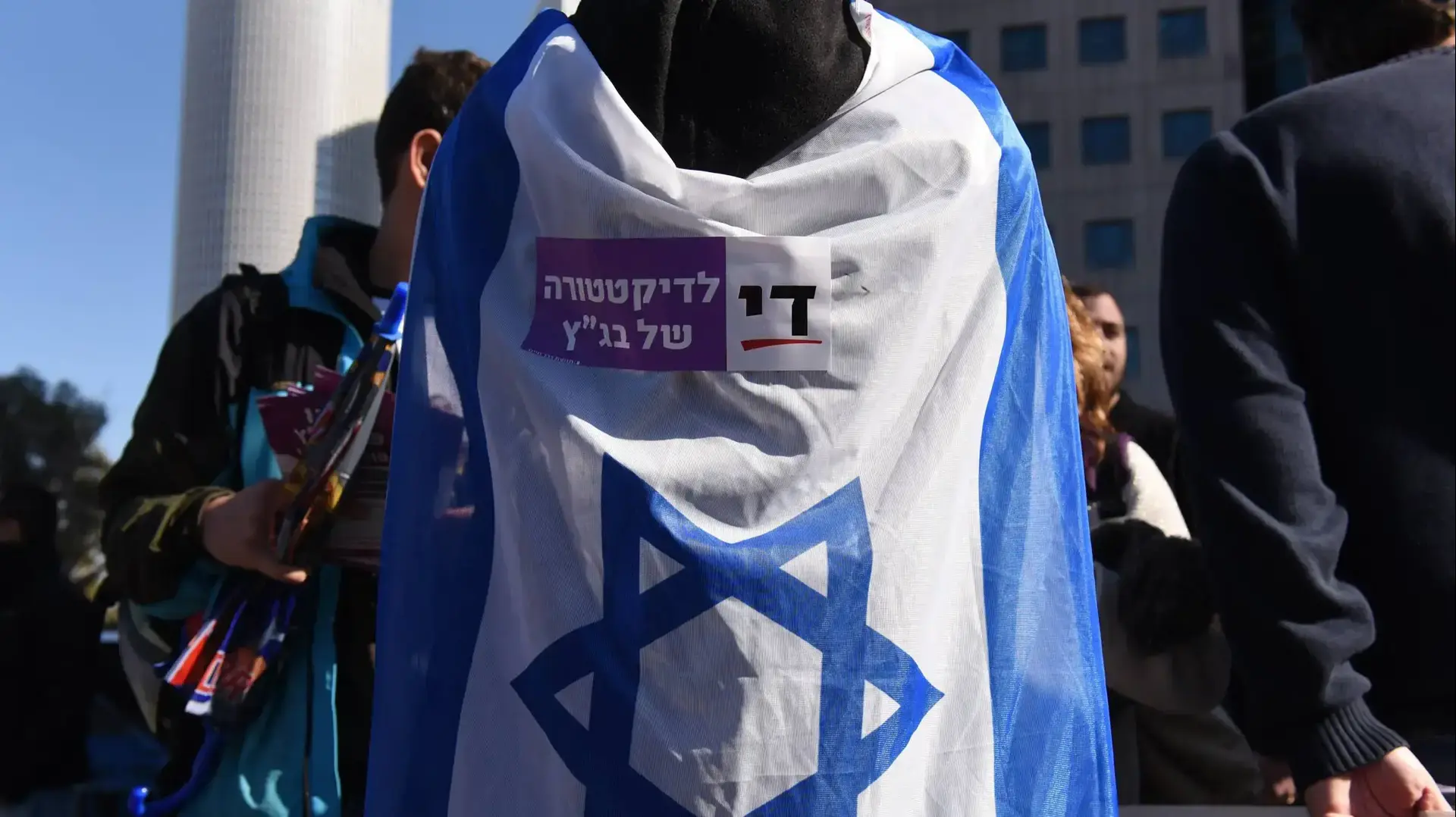 הפגנת תמיכה באלאור אזריה, מחוץ לקריה בתל אביב במהלך הכרעת דינו. 4 בינואר 2017 הפגנת תמיכה באלאור אזריה, מחוץ לקריה בתל אביב במהלך הכרעת דינו. 4 בינואר 2017