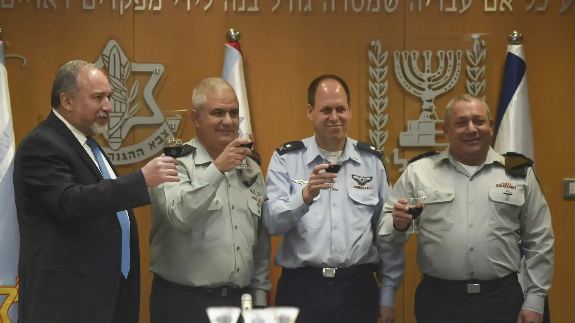 תא"ל מוטי אלמוז הועלה בדרגה ונכנס לתפקיד ראש אכ"א, ינואר 2017 תא"ל מוטי אלמוז הועלה בדרגה ונכנס לתפקיד ראש אכ"א, ינואר 2017