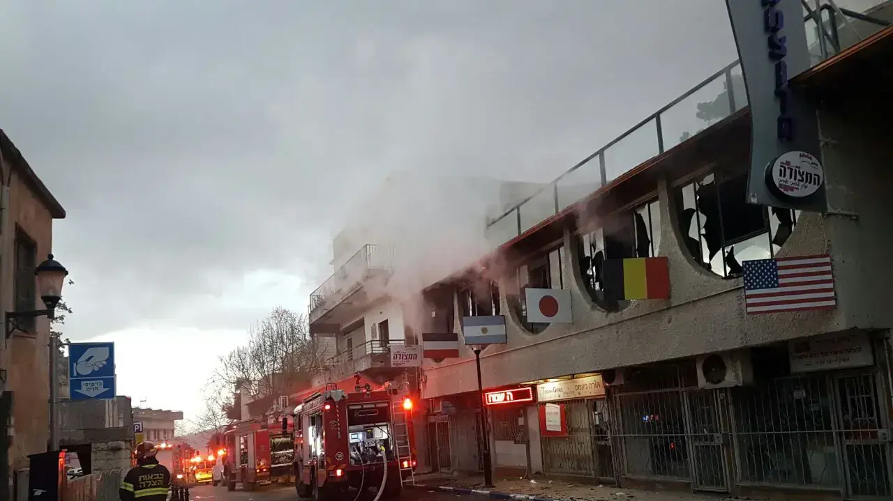 שריפה שמלון מצודה בצפת הבוקר, 8 בינואר 2016 שריפה שמלון מצודה בצפת הבוקר, 8 בינואר 2016