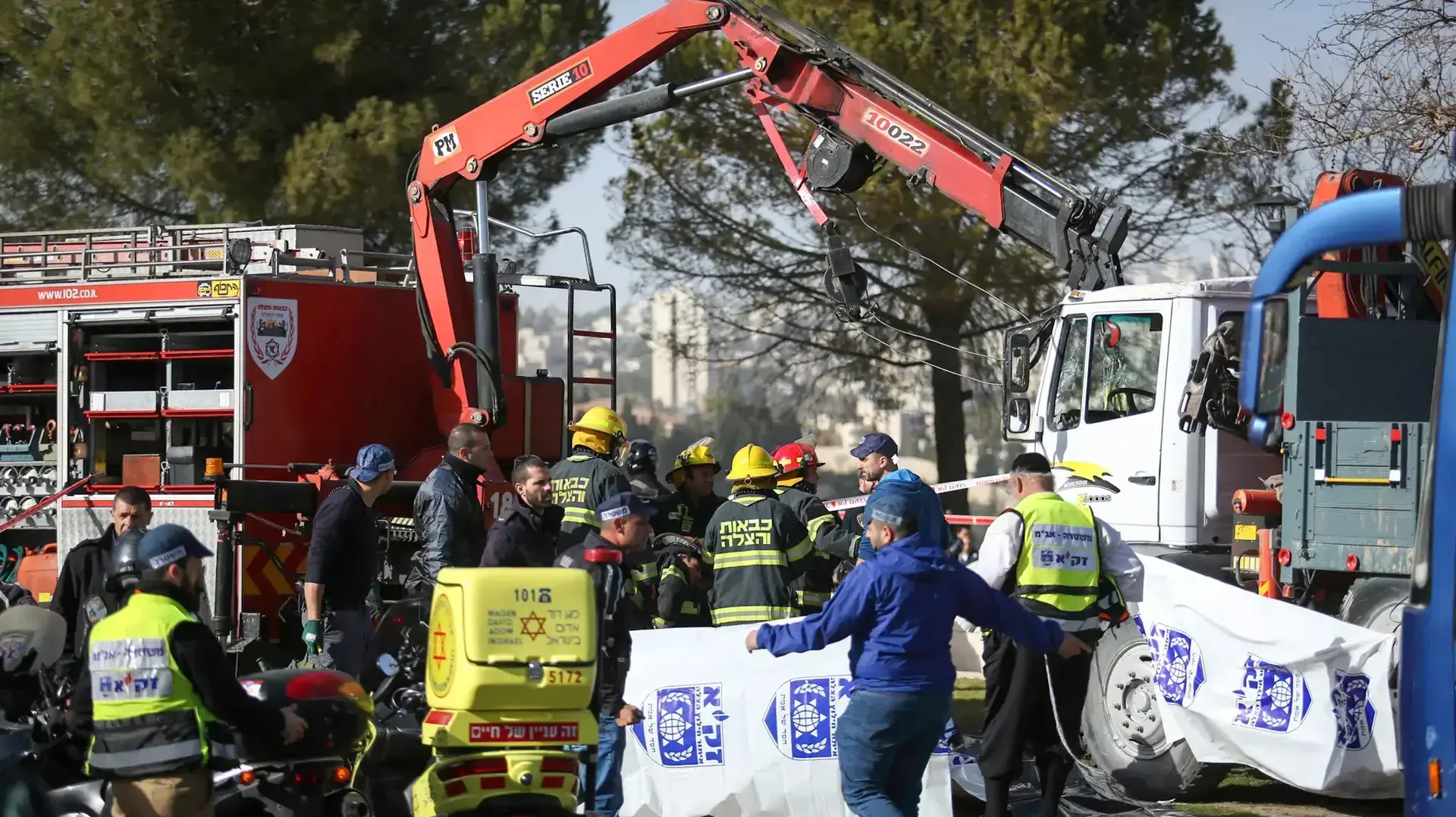 זירת פיגוע הדריסה בטיילת ארמון הנציב בירושלים, 8 בינואר 2017 זירת פיגוע הדריסה בטיילת ארמון הנציב בירושלים, 8 בינואר 2017