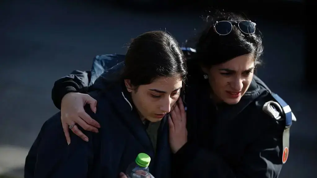 חיילות בזירת פיגוע הדריסה בשכונת ארמון הנציב בירושלים, 8 בינואר 2017 חיילות בזירת פיגוע הדריסה בשכונת ארמון הנציב בירושלים, 8 בינואר 2017