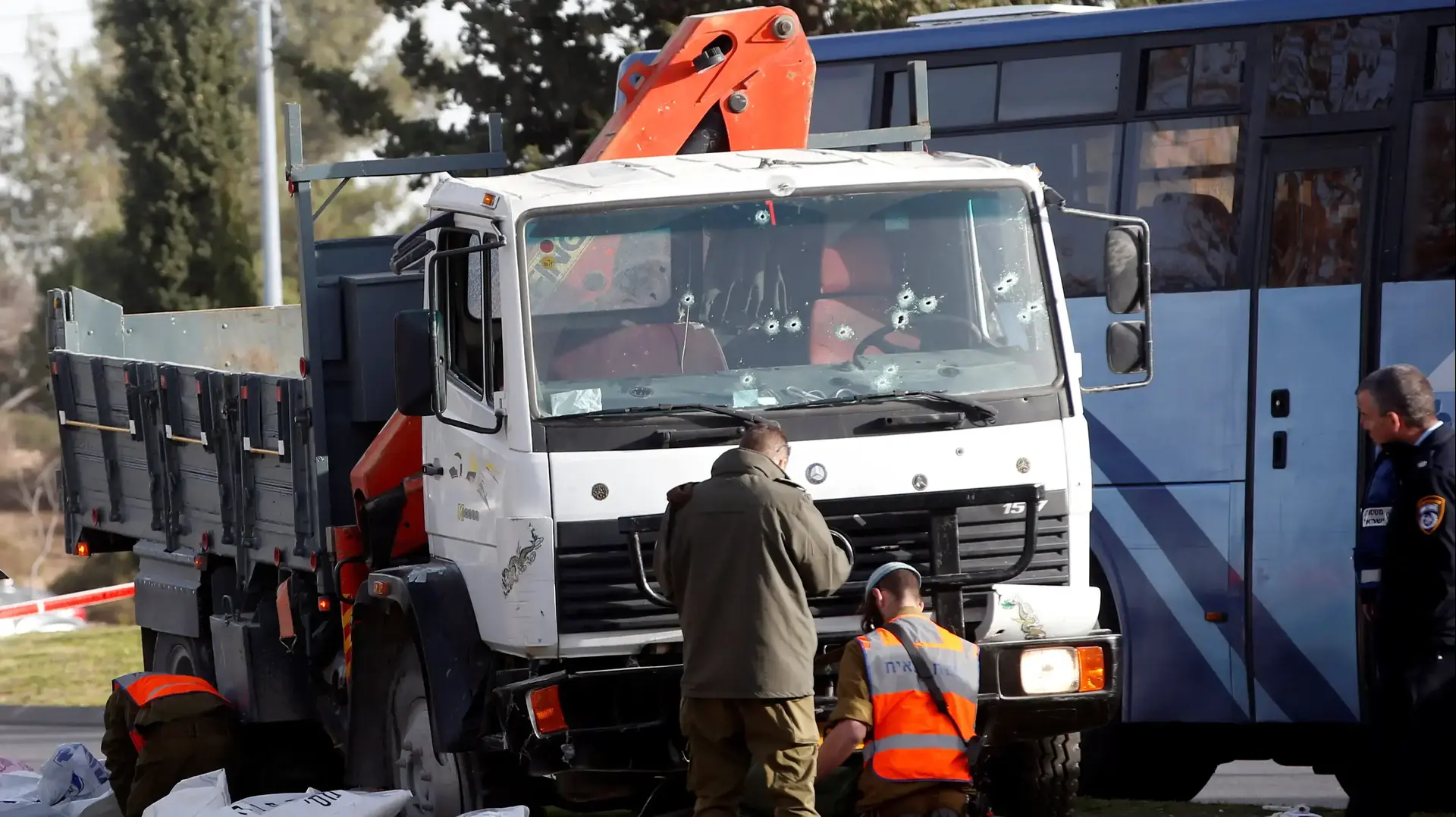 זירת פיגוע הדריסה בטיילת ארמון הנציב בירושלים, 8 בינואר 2017 זירת פיגוע הדריסה בטיילת ארמון הנציב בירושלים, 8 בינואר 2017