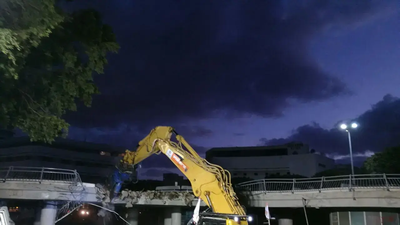 עבודות הריסת כיכר דיזנגוף בתל אביב, 9 בינואר 2017 עבודות הריסת כיכר דיזנגוף בתל אביב, 9 בינואר 2017