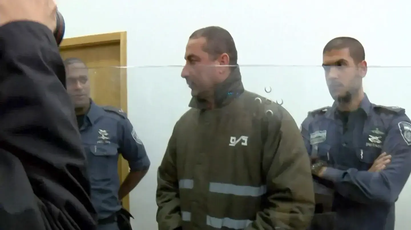 ג'קי בן זקן במדי אסיר במחוזי תל אביב ג'קי בן זקן במדי אסיר במחוזי תל אביב