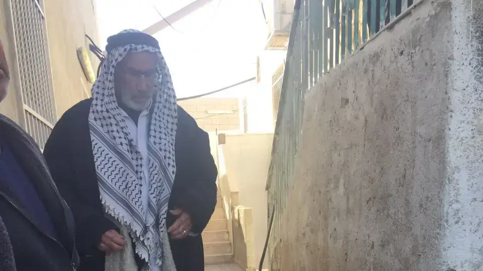 אביו ואחיו של המחבל מפיגוע הדריסה בטיילת ארמון הנציב בירושלים, 10בשכונת ג'בל מוכבר, בינואר 2017