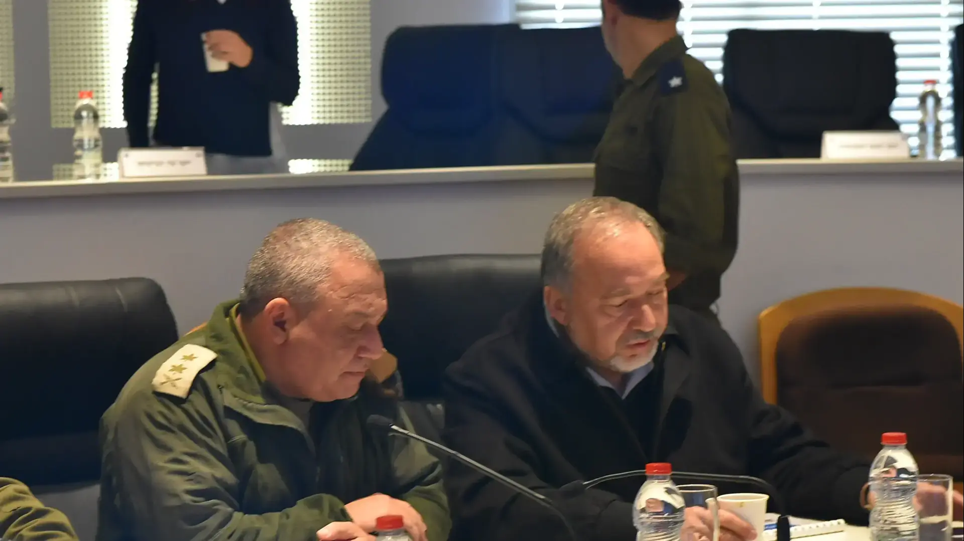 ראש הממשלה בנימין נתניהו שר הביטחון אביגדור ליברמן והרמטכ"ל גדי איזנקוט בביקור באוגדת איו"ש בבית אל, 10 בינואר 2017 ראש הממשלה בנימין נתניהו שר הביטחון אביגדור ליברמן והרמטכ"ל גדי איזנקוט בביקור באוגדת איו"ש בבית אל, 10 בינואר 2017
