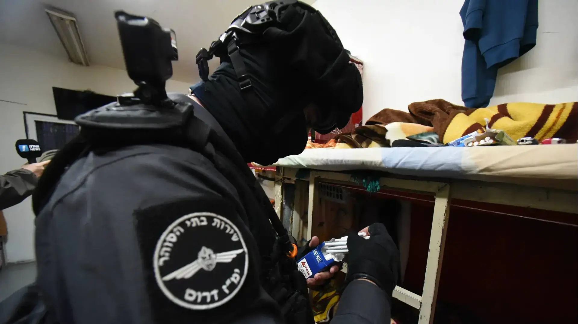 חיפוש שערך כוח מיוחד של שב"ס בתא של אסירים בכלא נפחא, 11 בינואר 2017 חיפוש שערך כוח מיוחד של שב"ס בתא של אסירים בכלא נפחא, 11 בינואר 2017