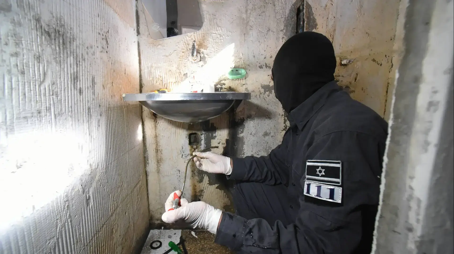 חיפוש שערך כוח מיוחד של שב"ס בתא של אסירים בכלא נפחא, 11 בינואר 2017 חיפוש שערך כוח מיוחד של שב"ס בתא של אסירים בכלא נפחא, 11 בינואר 2017