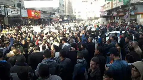 הפגנה ברצועת עזה במחאה על משבר החשמל ינואר 2017 הפגנה ברצועת עזה במחאה על משבר החשמל ינואר 2017