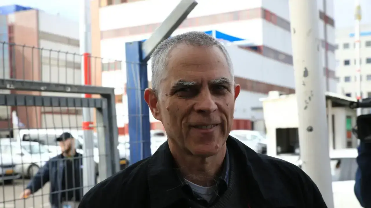נוני מוזס מגיע לחקירה, מחוץ ללהב 433, לוד. ינואר 2017 נוני מוזס מגיע לחקירה, מחוץ ללהב 433, לוד. ינואר 2017