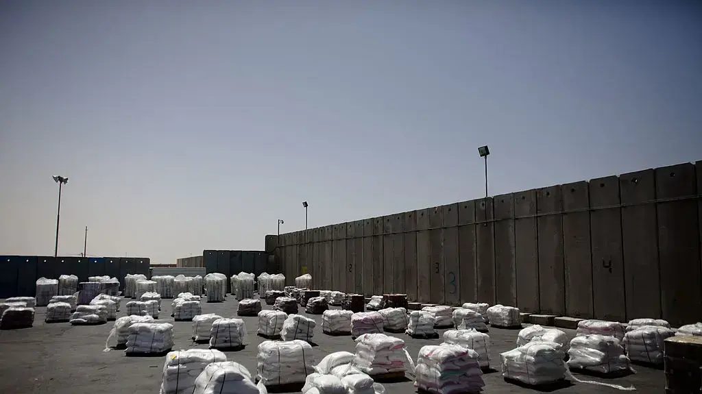 סחורה במעבר כרם שלום בגבול עזה