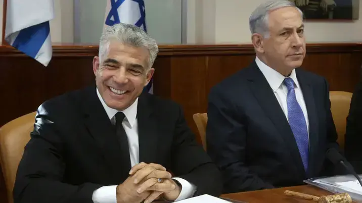 רוה"מ בנימין נתניהו ושר האוצר יאיר לפיד בישיבת הממשלה, אוקטובר 2014 רוה"מ בנימין נתניהו ושר האוצר יאיר לפיד בישיבת הממשלה, אוקטובר 2014
