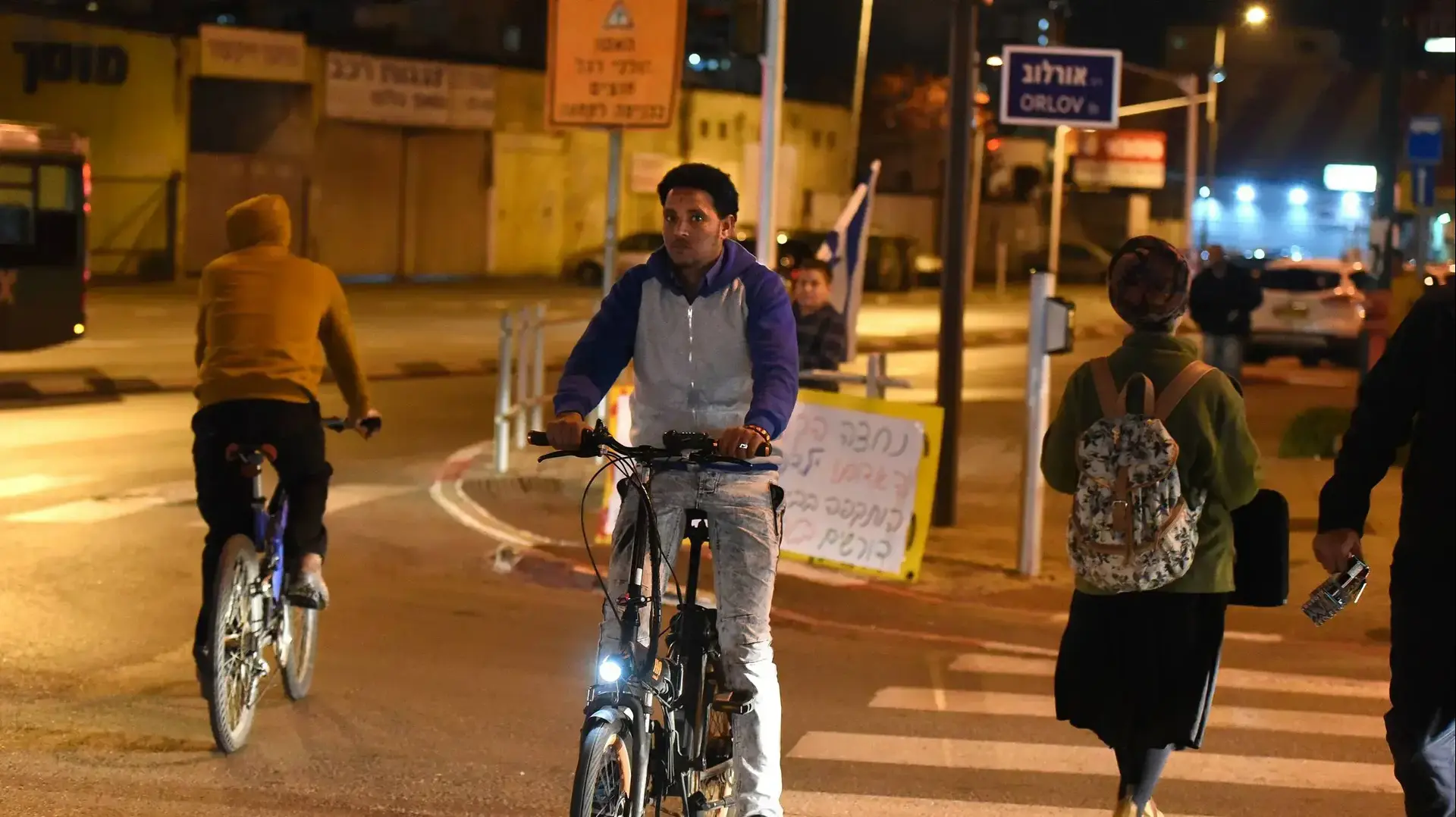 הפגנה נגד מבקשי מקלט השוהים בפתח תקווה, 15 בינואר 2017 הפגנה נגד מבקשי מקלט השוהים בפתח תקווה, 15 בינואר 2017