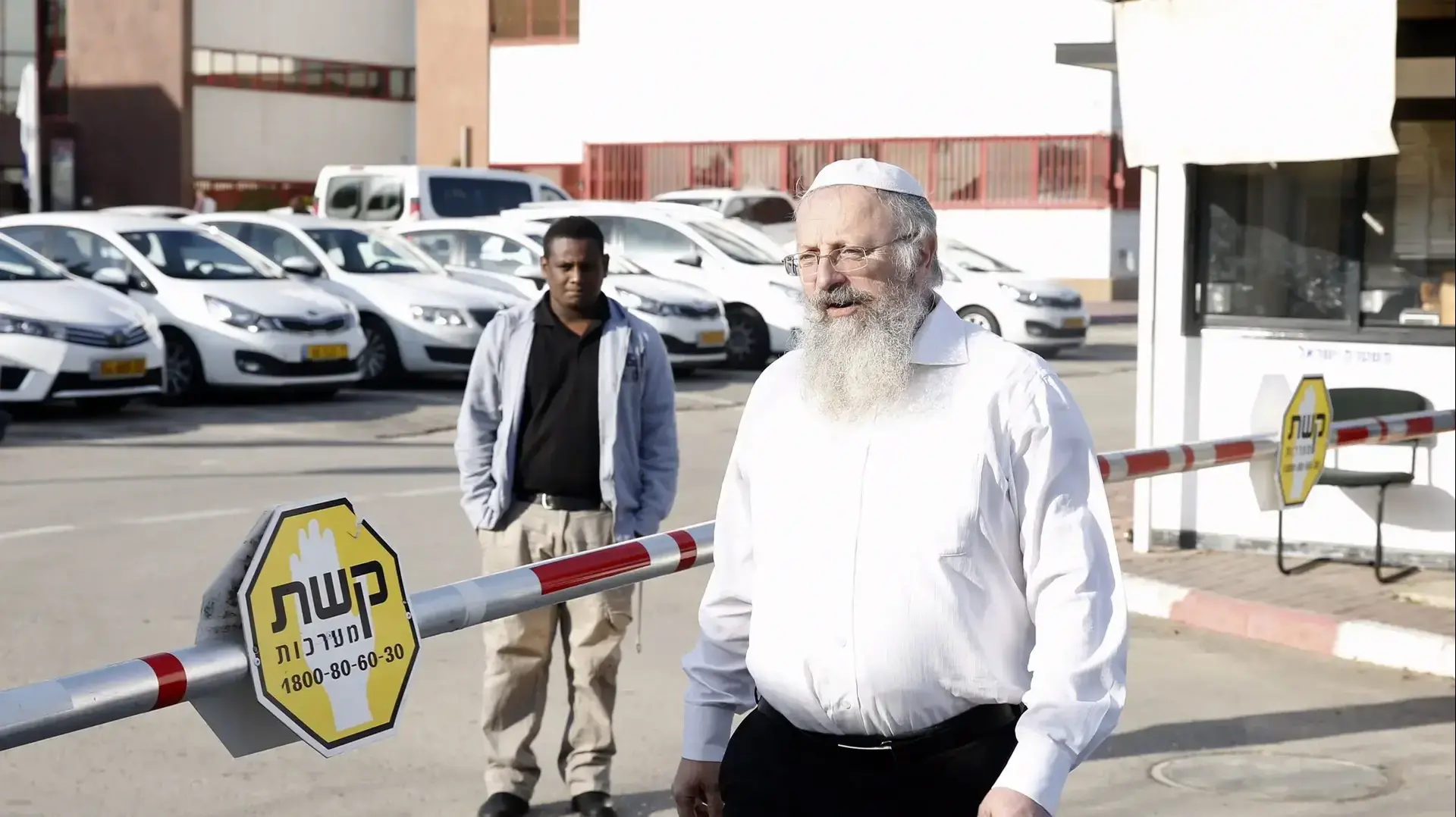 הרב שמואל אליהו, רב העיר צפת. משרדי להב 433 16 בינואר 2017