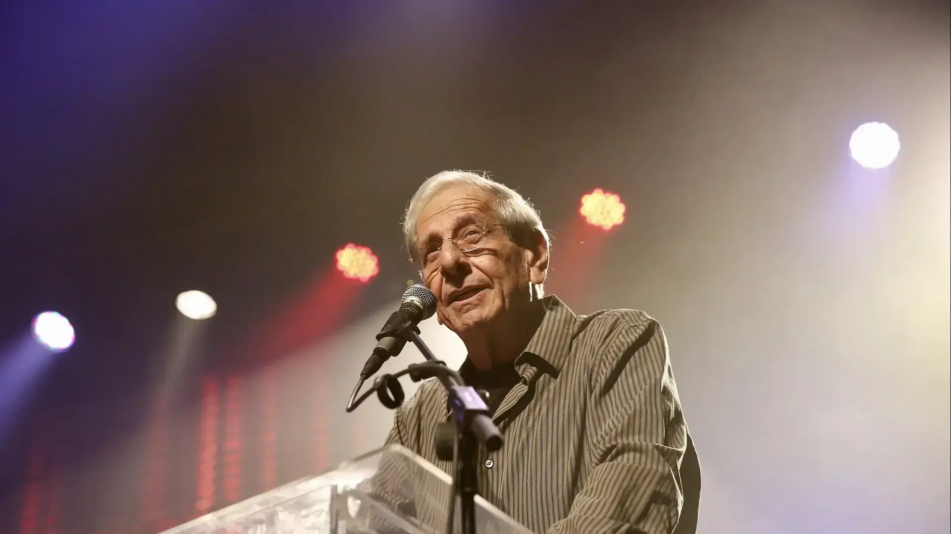 חיים טופול בטקס פרסי אמ?י בו זכה בפרס למפעל חיים חיים טופול בטקס פרסי אמ?י בו זכה בפרס למפעל חיים