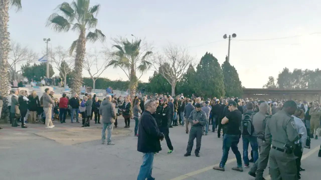 הלווייתו של השוטר ארז לוי שנהרג כתוצאה מדריסה באום אל חיראן , יבנה 18 בינואר 2017 הלווייתו של השוטר ארז לוי שנהרג כתוצאה מדריסה באום אל חיראן , יבנה 18 בינואר 2017